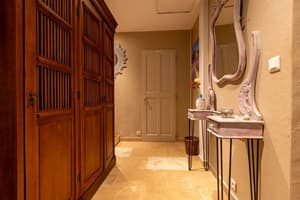 thumbnail: Interior