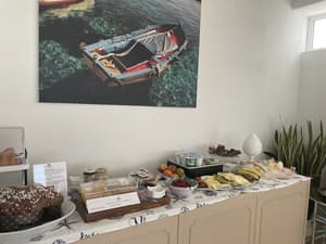 thumbnail: Breakfast area
