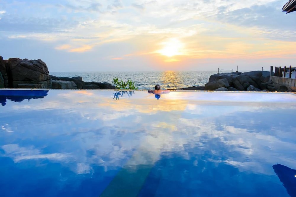 Infinity pool
