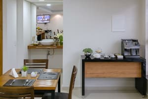 thumbnail: Breakfast area