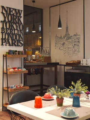 thumbnail: Breakfast area