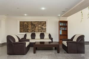 thumbnail: Lobby sitting area