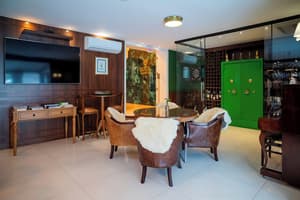 thumbnail: Bar (on property)