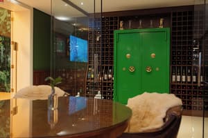 thumbnail: Bar (on property)