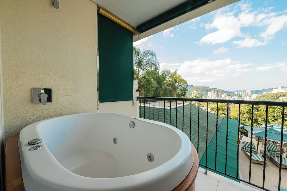 Private spa tub