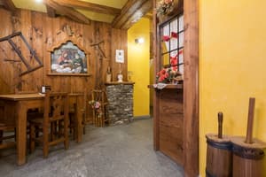 thumbnail: Bar (on property)