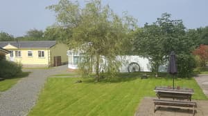 thumbnail: Outdoor dining