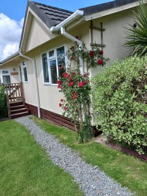 thumbnail: Front of property