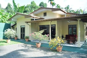 thumbnail: Front of property