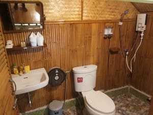 thumbnail: Bathroom amenities