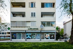 thumbnail: Interior entrance