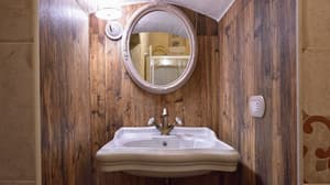 thumbnail: Bathroom sink