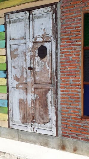 thumbnail: Exterior detail