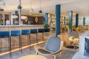 thumbnail: Bar (on property)
