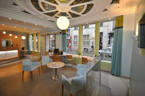 thumbnail: Lobby sitting area