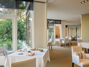 thumbnail: Restaurant
