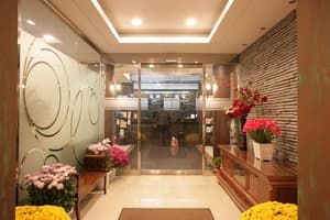 thumbnail: Interior entrance