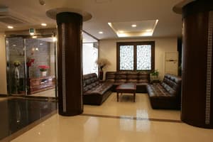 thumbnail: Lobby sitting area