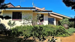 thumbnail: Front of property