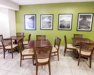 thumbnail: Breakfast area