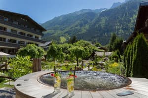 thumbnail: Outdoor spa tub