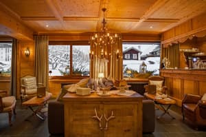 thumbnail: Bar (on property)