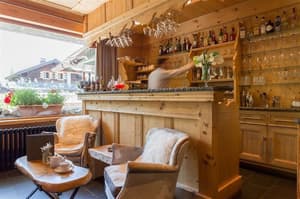 thumbnail: Bar (on property)