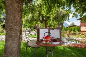 thumbnail: Outdoor dining