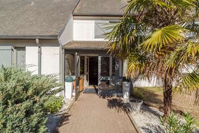 On-Site,Outdoor/Exterior,Exterior View of Building