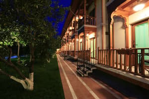 thumbnail: Exterior detail