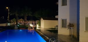 thumbnail: Poolside bar