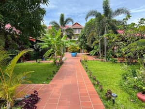 thumbnail: Front of property