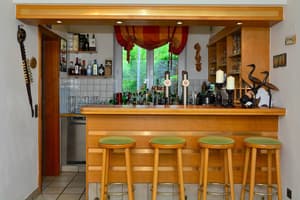 thumbnail: Bar (on property)