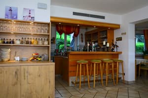 thumbnail: Bar (on property)