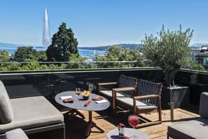 thumbnail: Bar (on property)