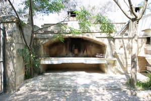 thumbnail: Courtyard view
