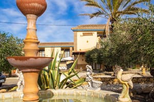 thumbnail: Property entrance
