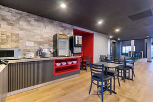 thumbnail: Breakfast area