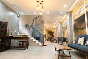 thumbnail: Front of property