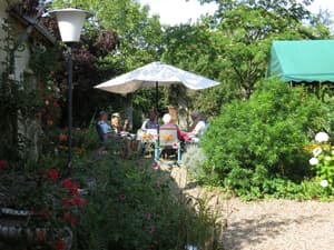 thumbnail: Outdoor dining