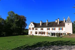 thumbnail: Front of property