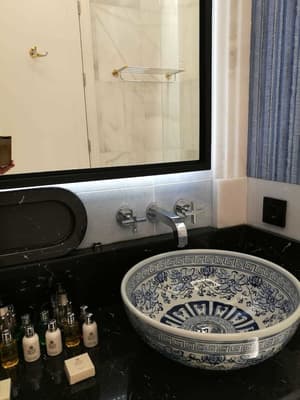 thumbnail: Bathroom amenities