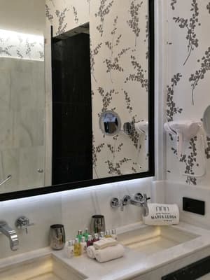 thumbnail: Bathroom amenities