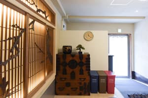 thumbnail: Interior entrance