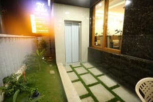 thumbnail: Property grounds
