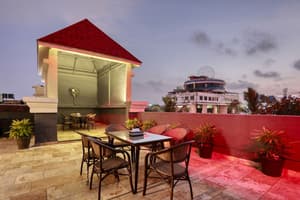 thumbnail: Bar (on property)