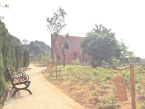 thumbnail: Property grounds