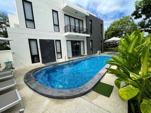 thumbnail: Front of property
