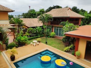 thumbnail: Outdoor pool