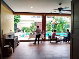 thumbnail: Breakfast area